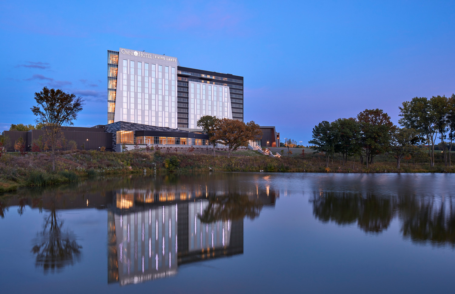 Omni Viking Lakes Hotel